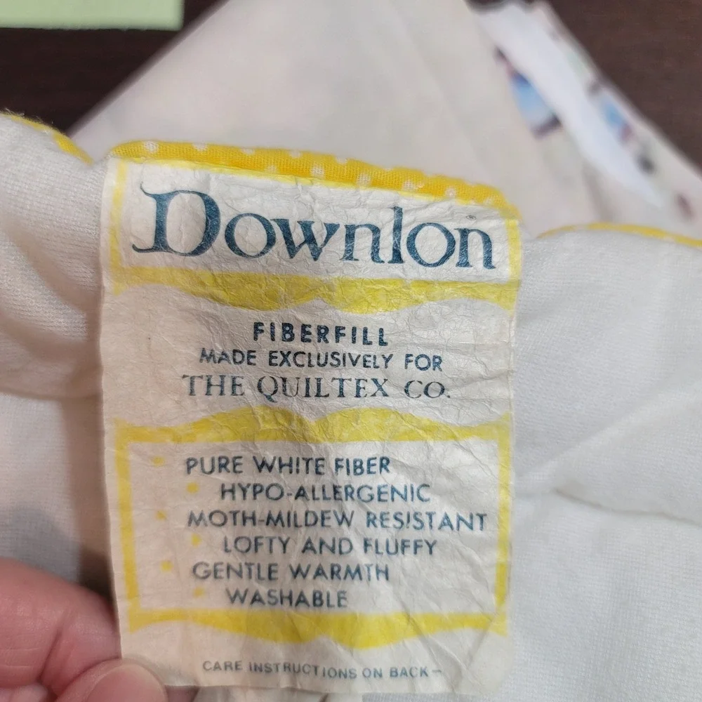 VIntage Downlon‎ Baby Quilt Yellow New Kid In Town Crib Blanket